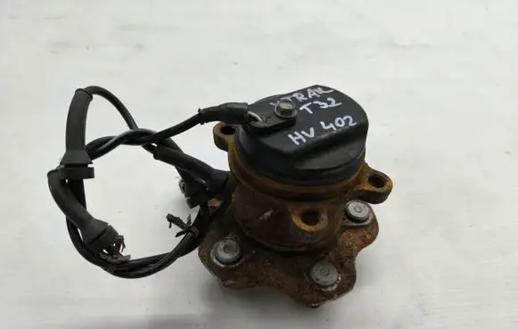 Nissan X-Trail T32 Rear wheel hub spindle/knuckle