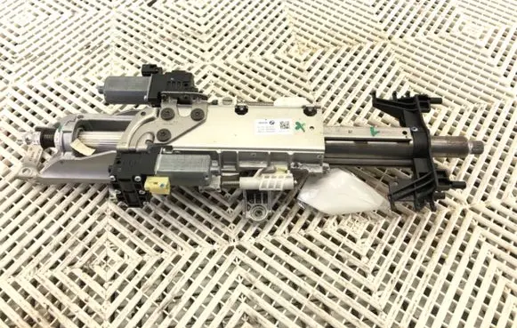 BMW 5 G30 G31 Steering wheel axle 6894879