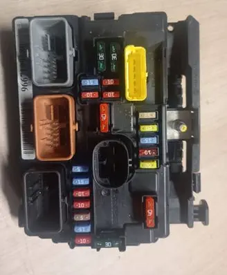 Citroen DS3 Fuse module 9667199680