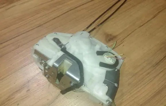 Suzuki SX4 Front door lock