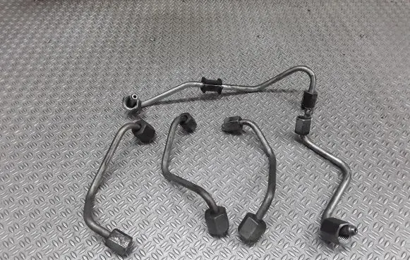 Fuel injector supply line/pipe