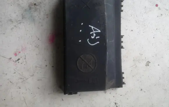 Opel Astra J Fuse box cover