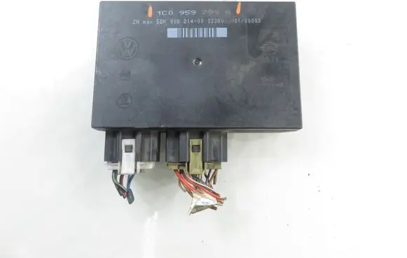 Skoda Octavia Mk1 (1U) Central body control module 1C0959799B