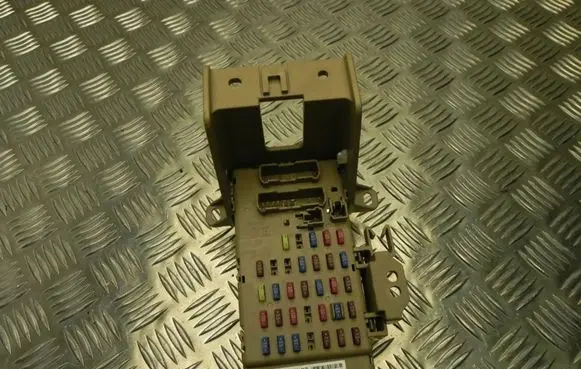 Subaru Forester SJ Fuse box set 82201FJ100 K700