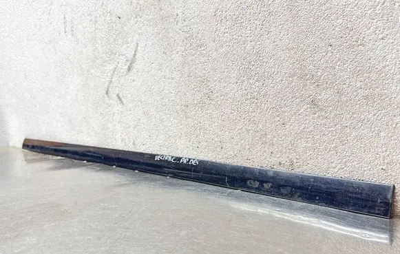 Opel Vectra C Front door trim (molding) 13101649