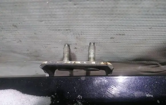 Volvo V50 Tailgate/trunk/boot hinge 