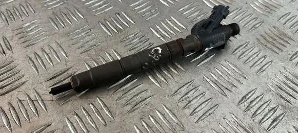 Volvo XC60 Fuel injector 31303238