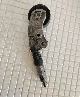 Subaru XV I Alternator belt tensioner F552724