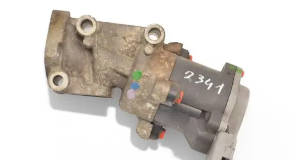 Land Rover Discovery 3 - LR3 EGR valve 4R8Q9D475BD LR018466 4S7Q9D475HA