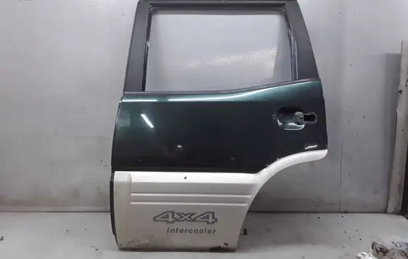 Nissan Terrano Rear door