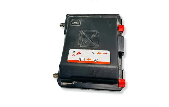 Peugeot Expert Fuse box cover 9678633380