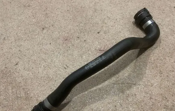 Porsche Taycan 9J1 Engine coolant pipe/hose 9J1121629