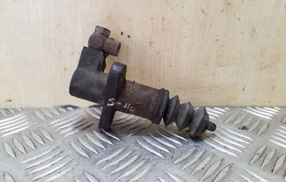 Clutch slave cylinder