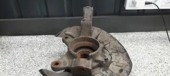 Land Rover Freelander Front wheel hub spindle knuckle