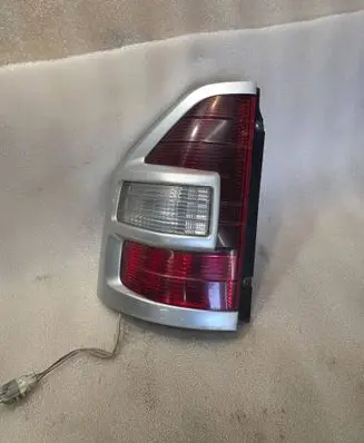 Mitsubishi Pajero Rear/tail lights R1726l