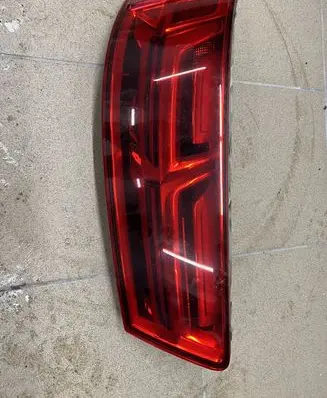 Audi Q7 4M Tailgate rear/tail lights 4M0945093L