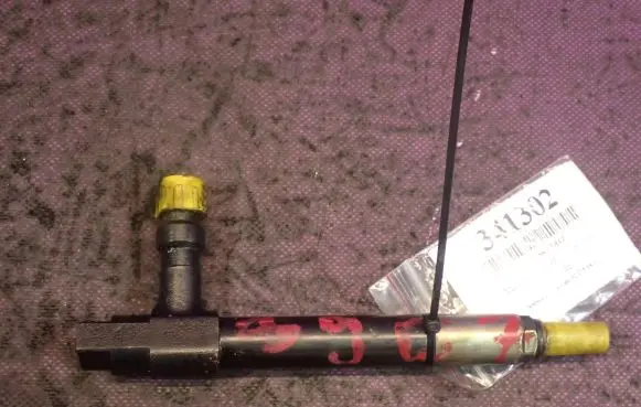 Mazda 323 Fuel injector 7390