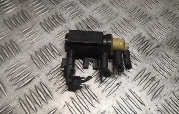 Mercedes-Benz C W204 Turbo solenoid valve 0091533128 A0091533128
