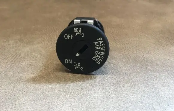 Passenger airbag on/off switch