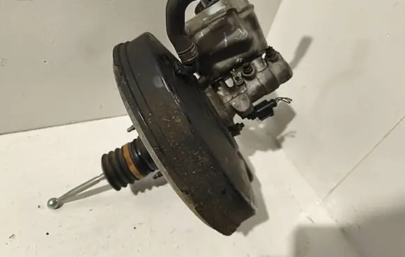 Volkswagen PASSAT B6 Brake booster 3C1614105AH 03787440014