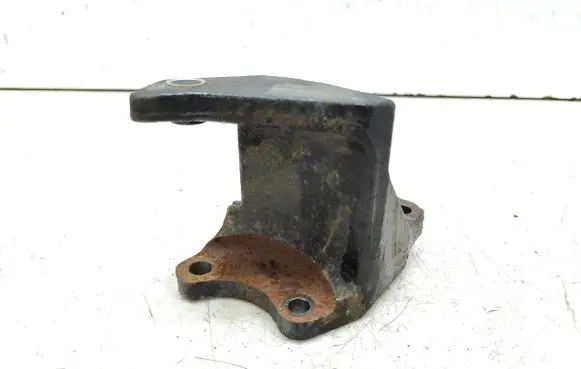 Infiniti M30 Power steering pump mounting bracket 