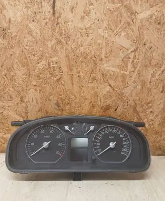 Renault Laguna II Speedometer (instrument cluster) 8200170311 501018860046