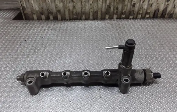 Opel Astra J Fuel main line pipe