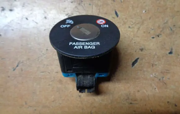 Hyundai i20 (GB IB) Passenger airbag on/off switch 