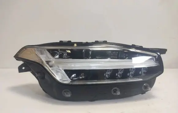 Volvo XC90 Headlight/headlamp 32228305 89912598