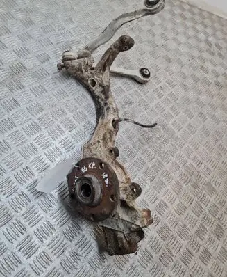 Volkswagen PASSAT B5 Front wheel hub 