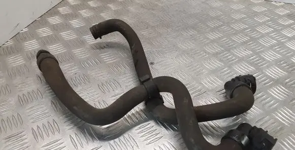 Opel Insignia A Engine coolant pipe/hose 565563897 13220143