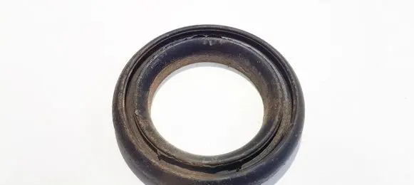 Nissan X-Trail T30 Front coil spring rubber mount 540348h500