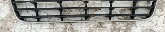 Volkswagen PASSAT B6 Front bumper lower grill 3c0853677