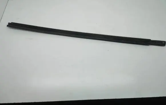 Fiat Freemont Front door glass trim molding 05076856AF