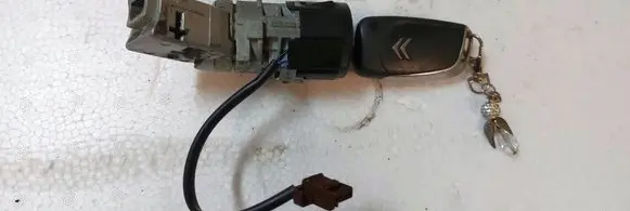 Citroen C4 I Ignition lock 9663123380