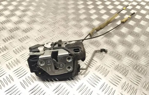 Mazda 5 Front door lock B82B84R1