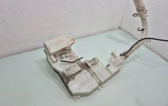 Honda Civic Windshield washer fluid reservoir/tank 
