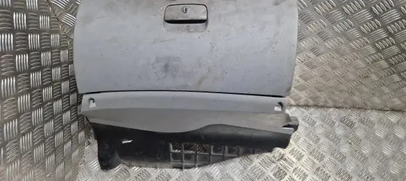 Volkswagen PASSAT B5.5 Glove box 3B1857101