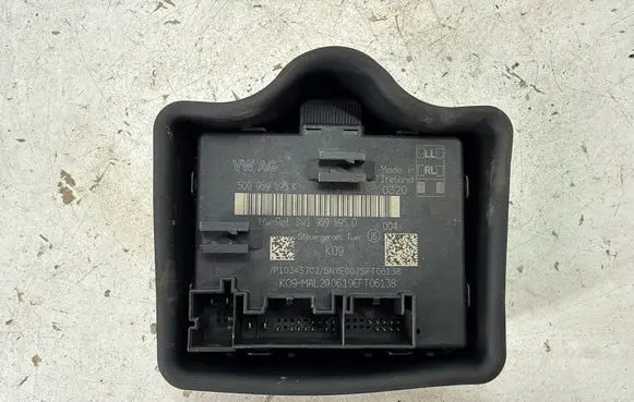 Audi Q3 F3 Door control unit/module 8W1959595D