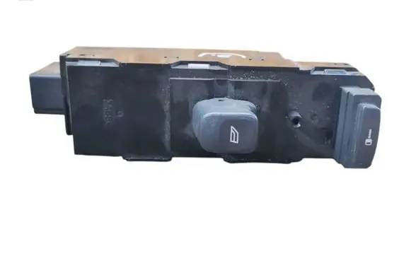 Volvo V70 Electric window control switch 8673187 01W18E MP17BC00045