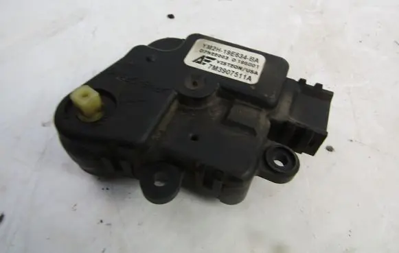 Seat Alhambra (Mk1) Air flap motor/actuator 7M3907511A