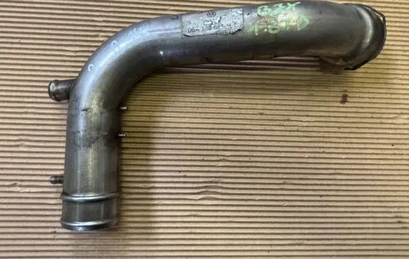Volkswagen Polo IV 9N3 Intercooler hose/pipe 06A145681H