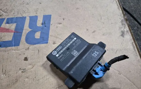 Volkswagen PASSAT CC Gateway control module 3C0907530E 3C0907951