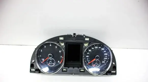 Volkswagen PASSAT CC Speedometer (instrument cluster) 3C8920970T
