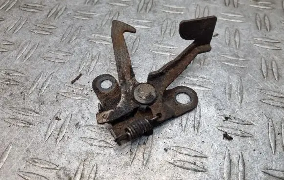 Toyota Land Cruiser (J100) Engine bonnet/hood lock/latch loop/hook 