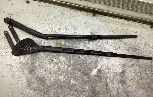 Mercedes-Benz C W203 Front wiper blade arm A2038202944 180429