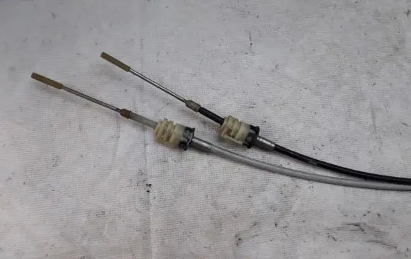 Opel Zafira B Gear shift cable linkage 55351949EY 047R