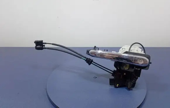 KIA Sorento Front door lock