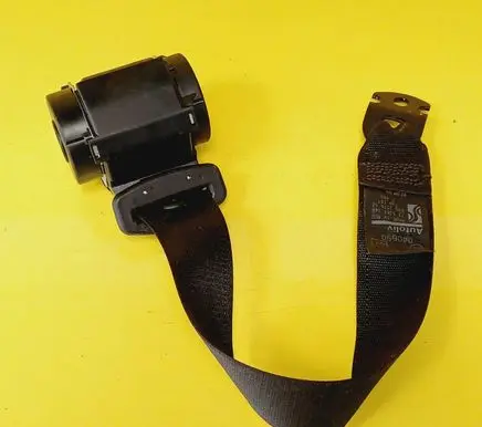 Rear seatbelt