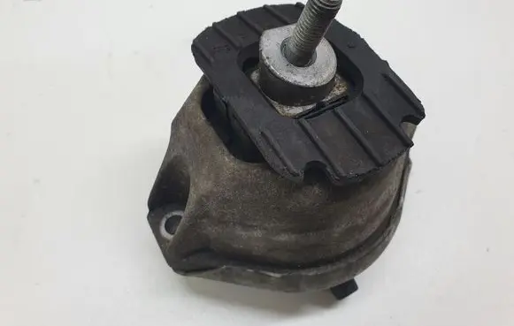 BMW 5 E60 E61 Engine mount bracket 6769874 676987402 15934612